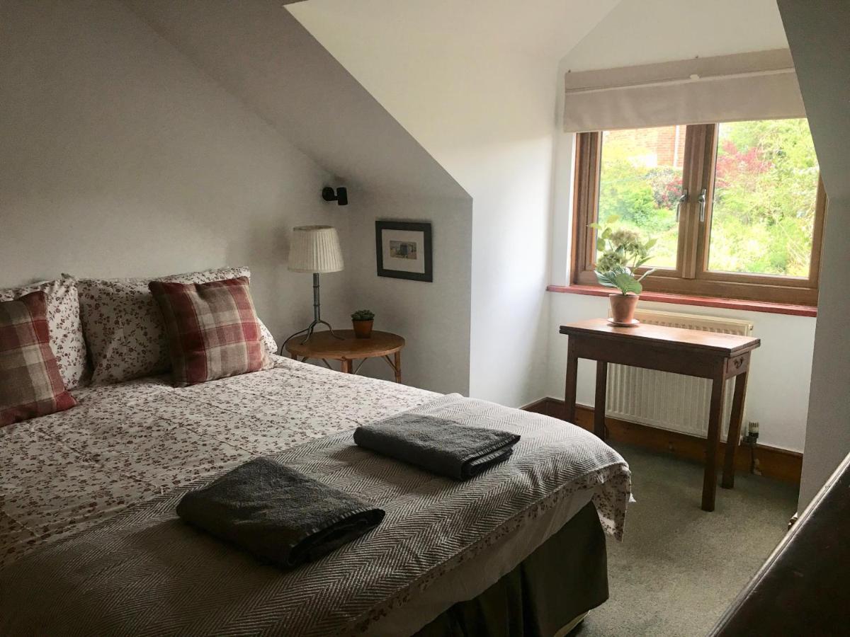 Secret Garden Cottage Exeter Extérieur photo
