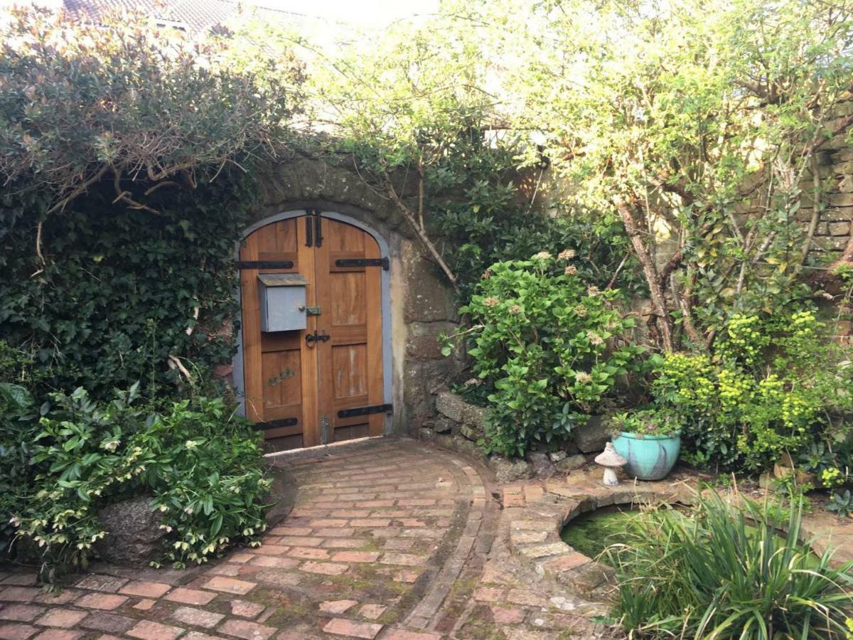 Secret Garden Cottage Exeter Extérieur photo