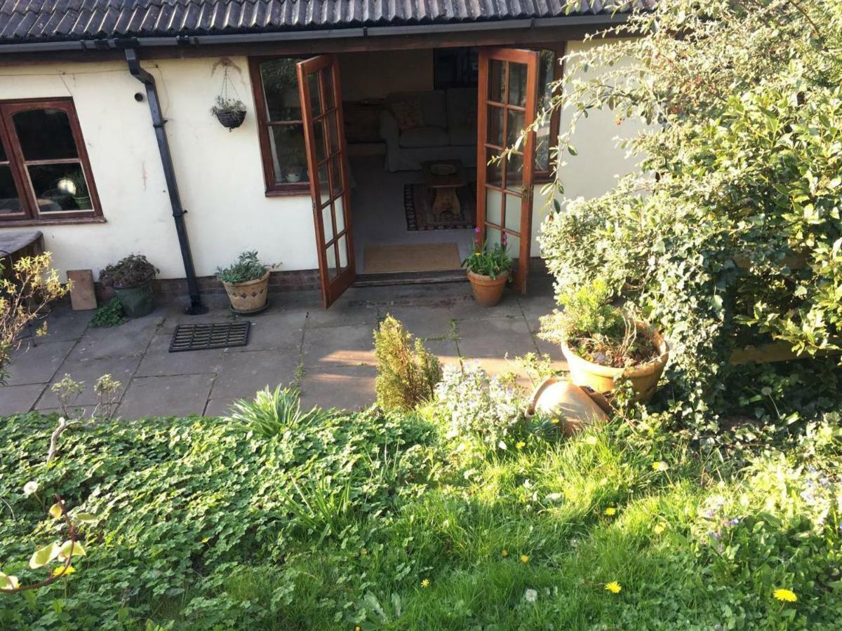 Secret Garden Cottage Exeter Extérieur photo