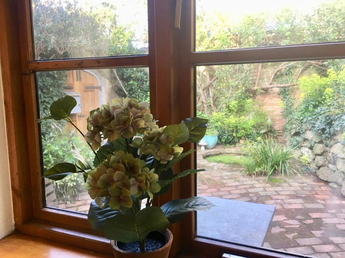 Secret Garden Cottage Exeter Extérieur photo